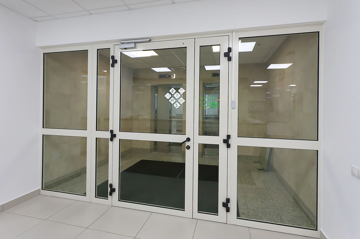 Алюминиевая дверь 600×2100 мм. GFTD21203 Алюминиевая дверь 600×2100 мм. GFTD21203
